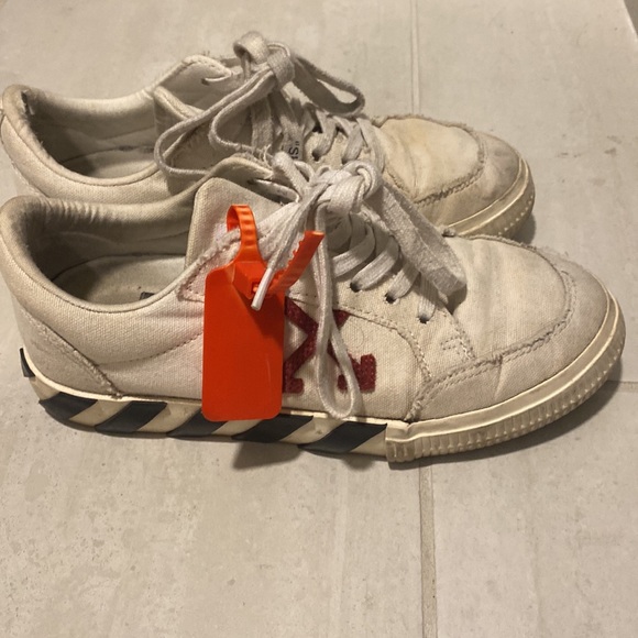 Off white sneakers - Picture 3 of 3